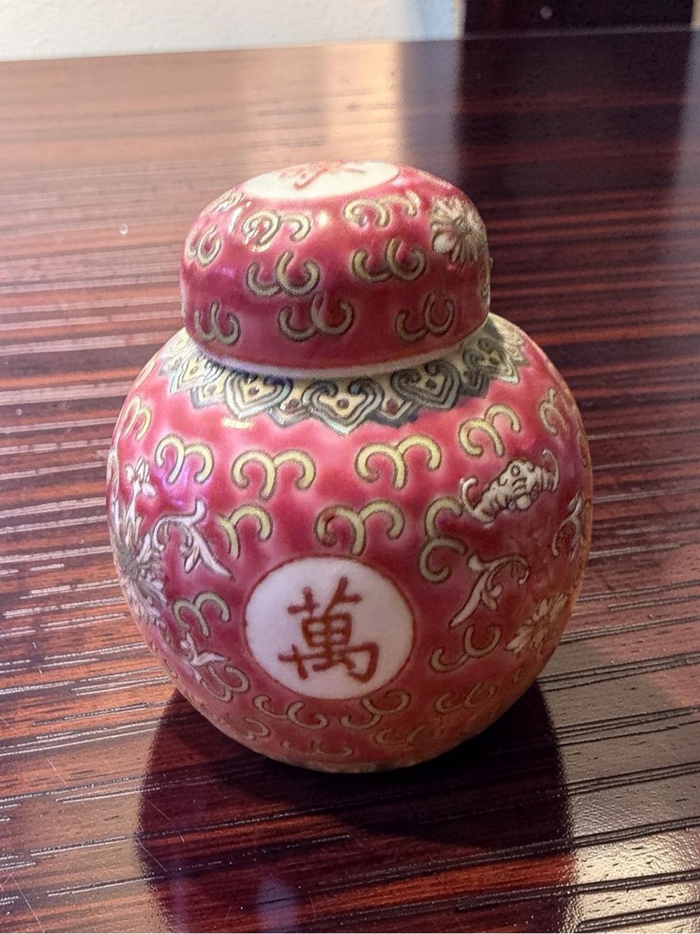 Porcelain Chinese Ginger Jar or TEA JAR in Red 4 inch tall vintage